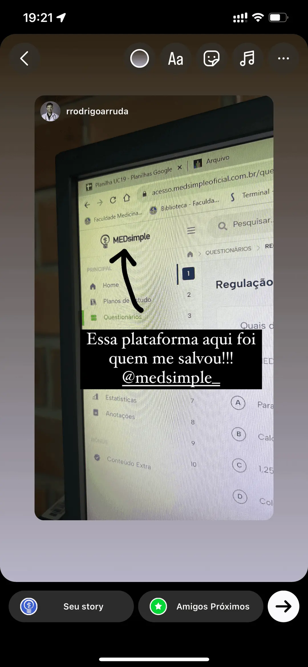 Print de aluna estudando na plataforma e agradecendo à MEDsimple